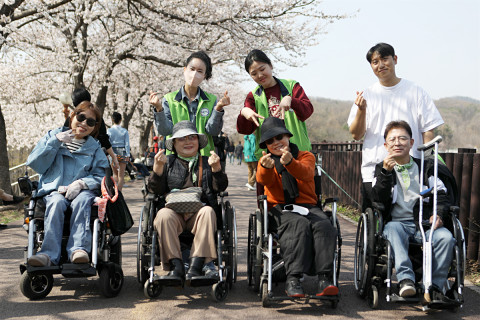 국민연금공단 분당지사, 장애인과 비장애인이 함께하는 ‘모두의 걷기’ 동참하며 이웃사랑 실천